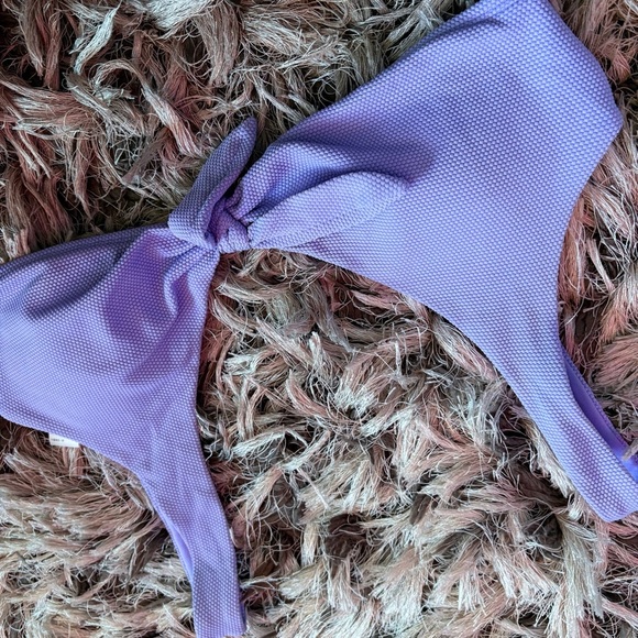 Hollister Purple Bikini top with Tie Detail - Picture 2 of 7